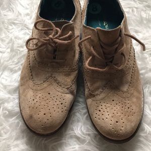 Oxfords/Brogues Shoes - Size 8 - Tan